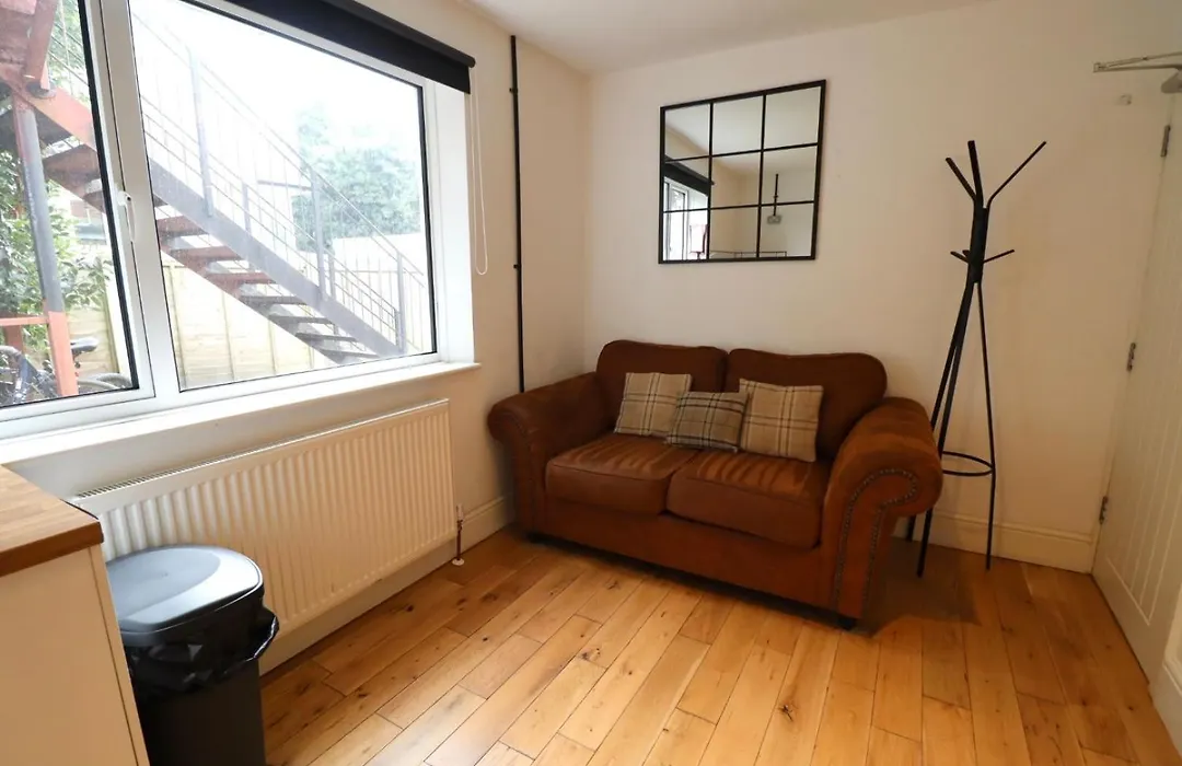 Flat 4, 10 St John'S-1